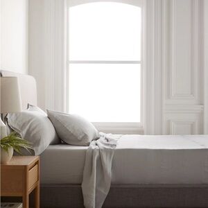 Quince linen king size sheet set excellent condition retail $200